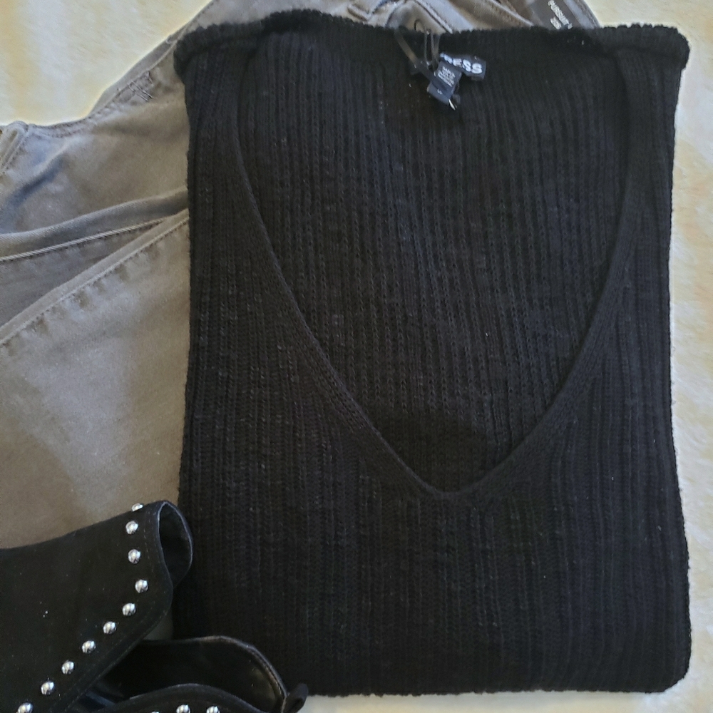 Express black curved hem sweater
